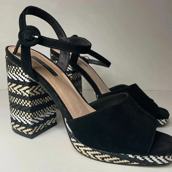 Topshop Shoes - 3 FOR $15 Topshop Black Multicolored Block Heel Sandal Sz 9 Geometric Aztec Heel